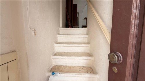 Casa Indipendente Di 2 Vani Oltre Locale Al Piano Terra.